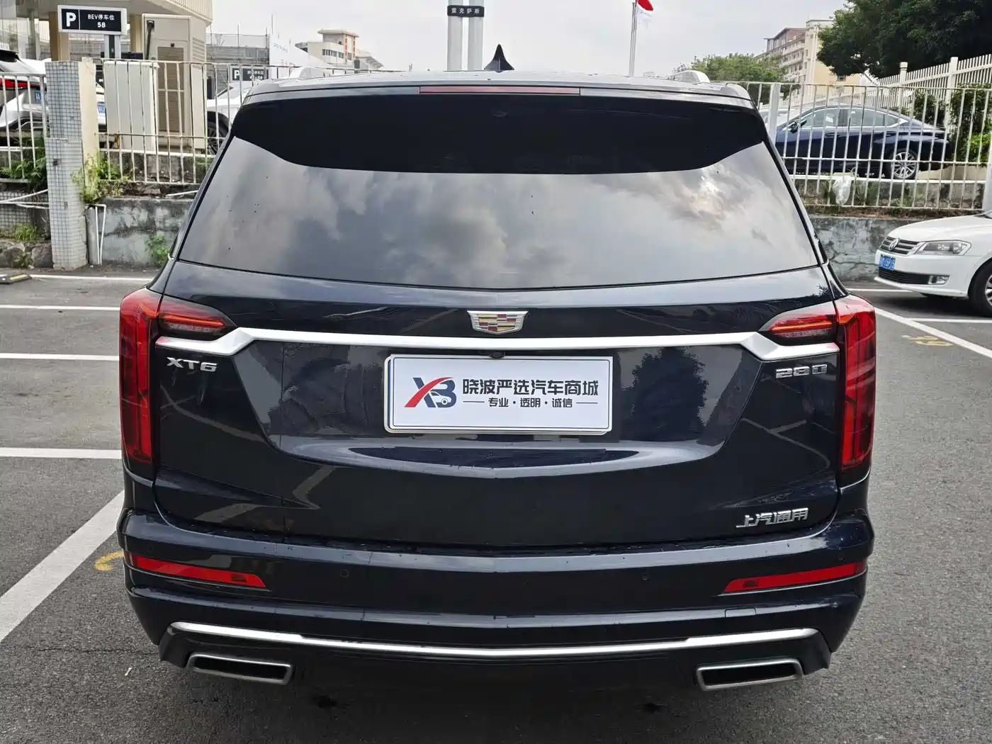CADILLAC XT6