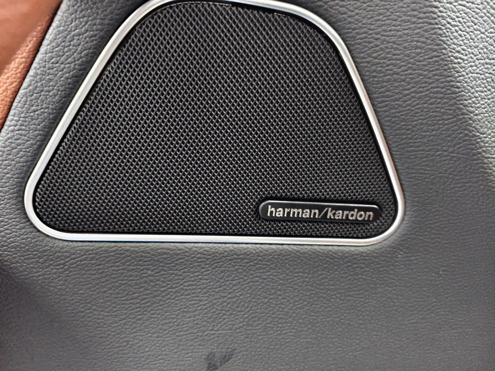 Фото 8 - Maserati Levante