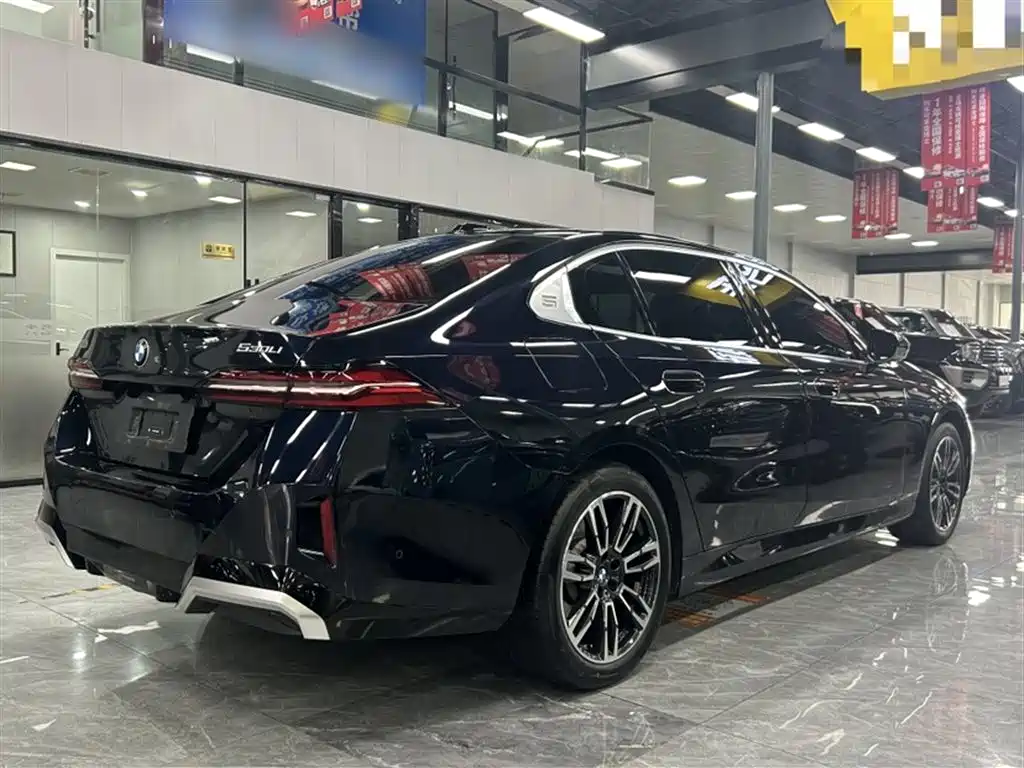 BMW 5 Series 2024 530Li Leading M Sport Package фото 16