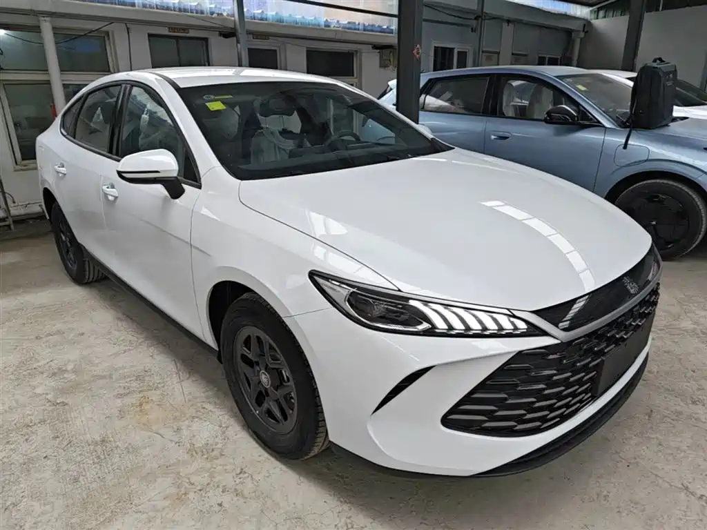 BYD Qin PLUS 2026 DM-i Smart Edition 128KM Progressive фото 4