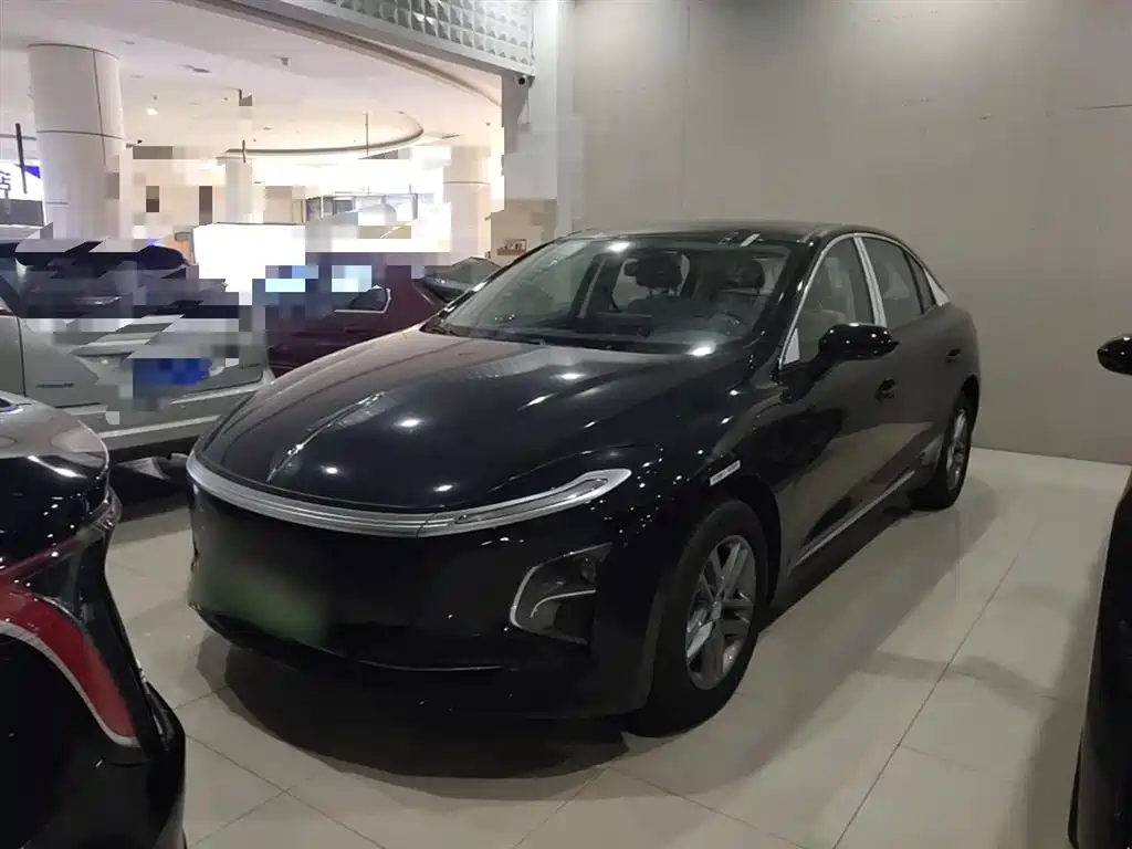 Hongqi E-QM5 2025 Model 500km Travel Edition