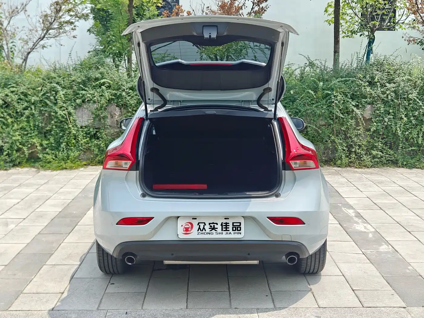 Фото 28 - Volvo V40
