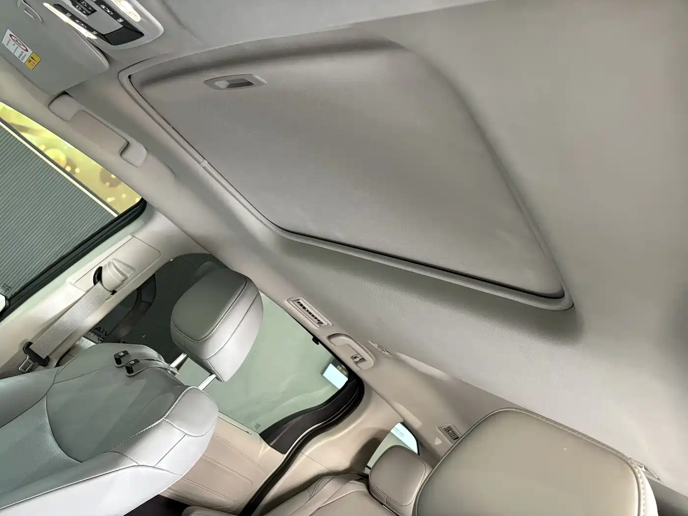 Toyota Granvia 2024 2.5L Hybrid Comfort фото 13