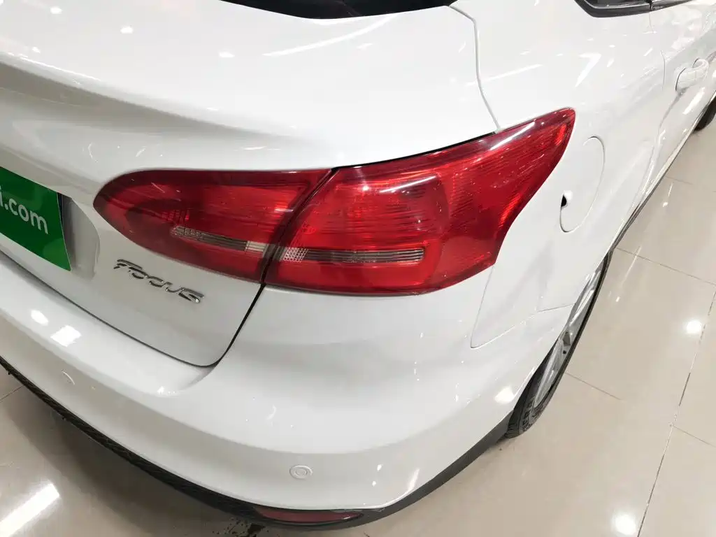 Фото 24 - Ford Focus