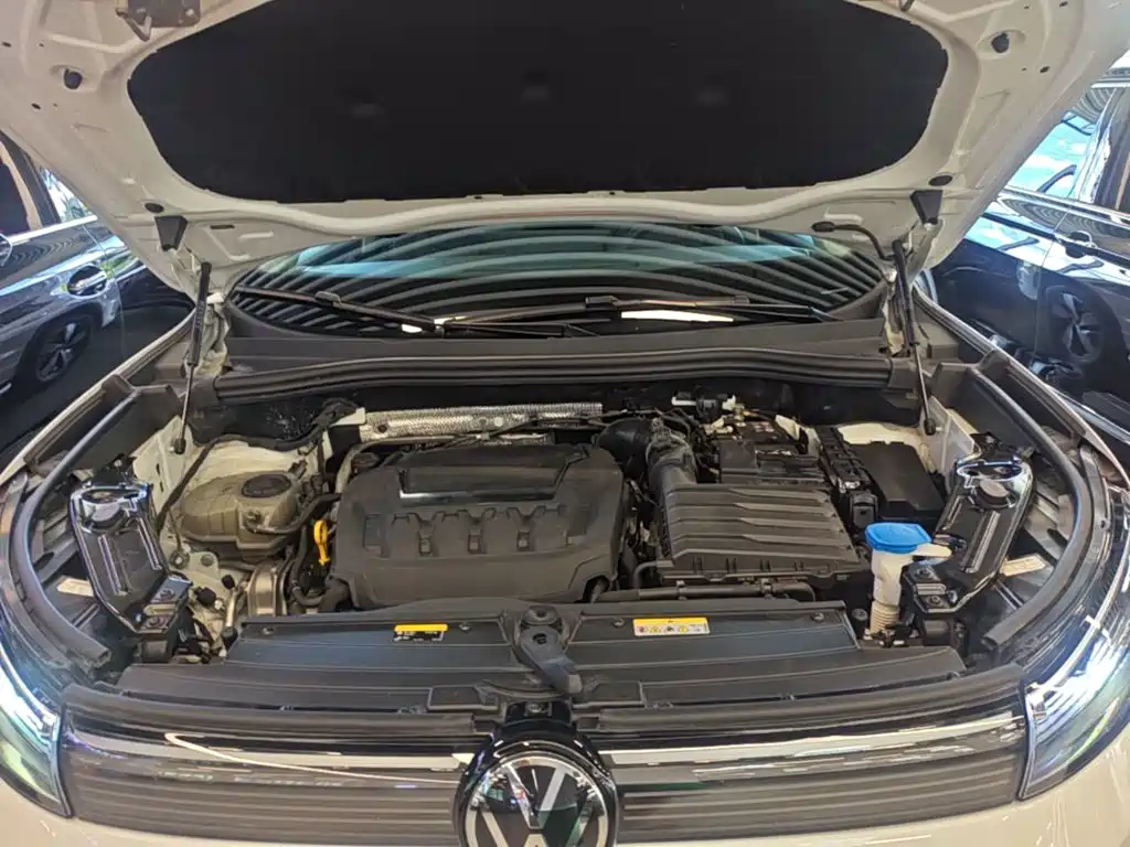 Photo 20 - Volkswagen Tiguan L