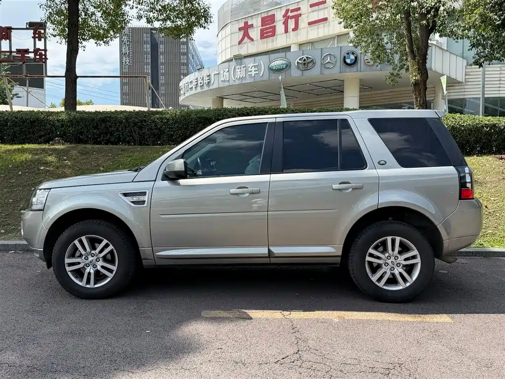 Land Rover Freelander 2 2014 2.2T SD4 SE Diesel Edition фото 3