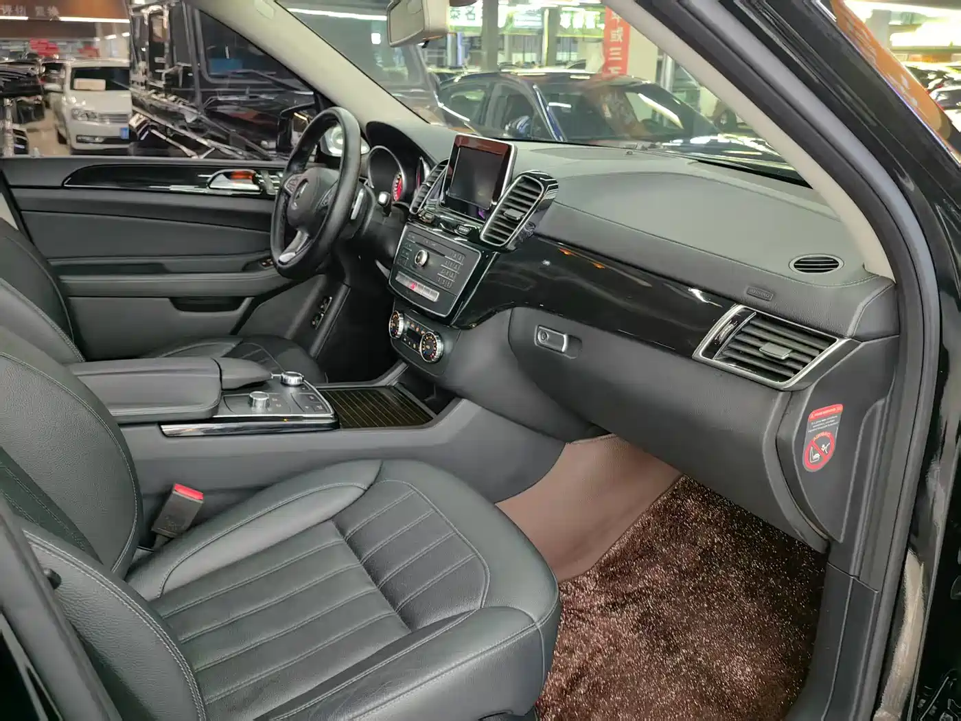 Mercedes-Benz GLS 2017 GLS 400 4MATIC Luxury фото 4