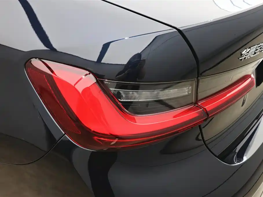 BMW 3 Series 2025 330Li M Sport Night Edition фото 30
