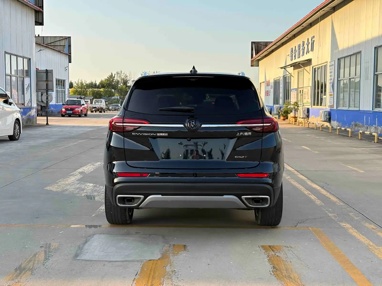 Photo 8 - Buick Envision Plus