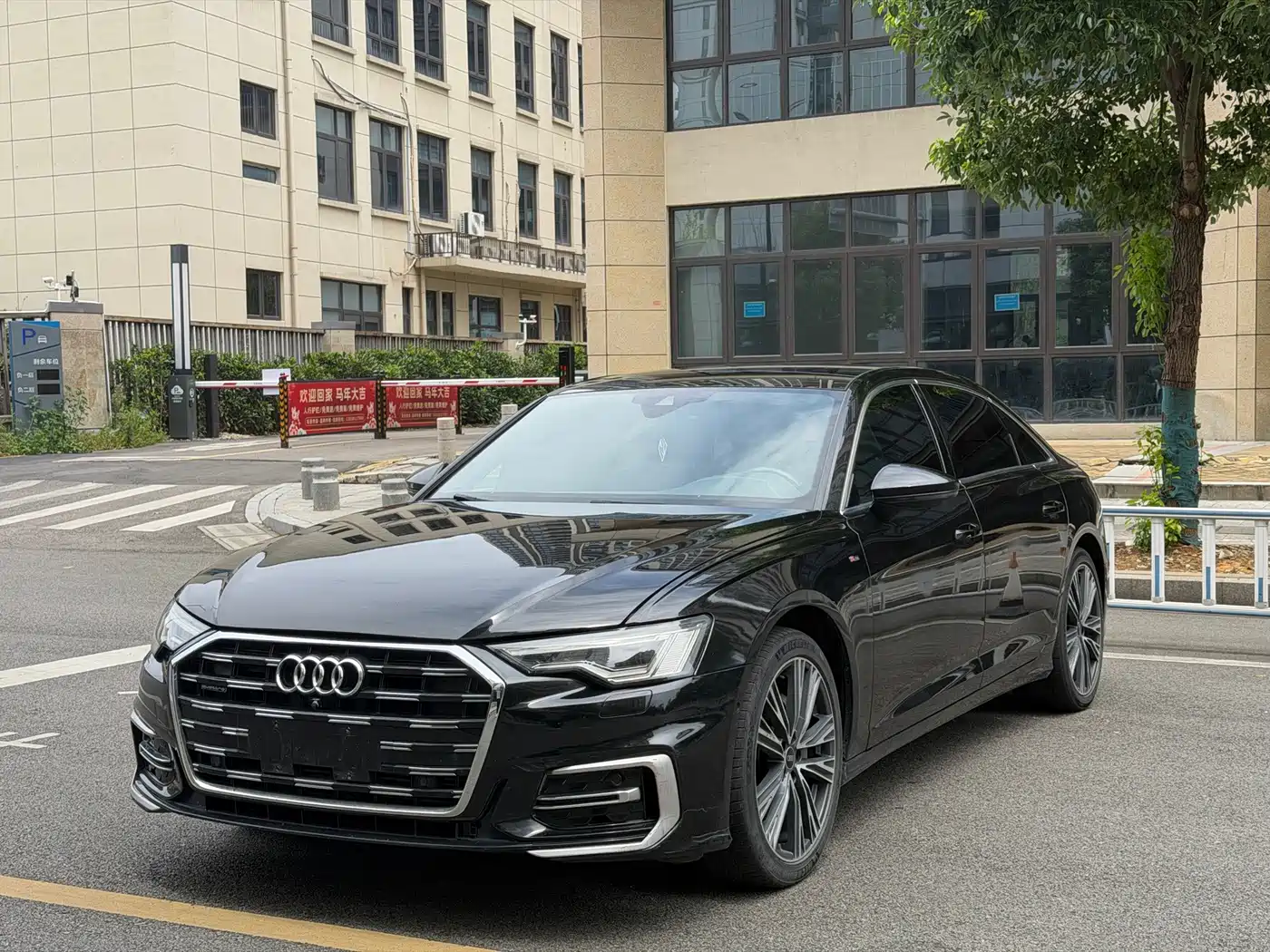 Photo 1 - Audi A6L