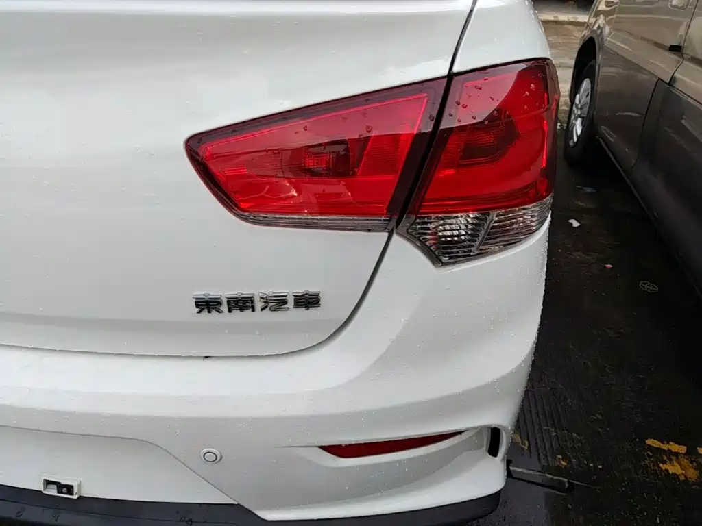 Soueast V5 Lingzhi 2019 2017 1.5L Manual Premium
