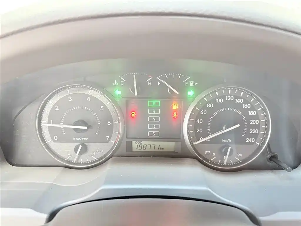Toyota Land Cruiser 2012 4.0L Automatic GX-R фото 9
