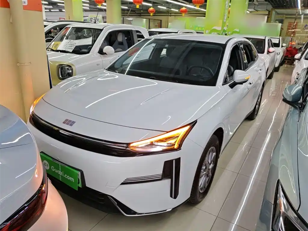 Geely Galaxy L6 2025 EM-i 60km Voyage Edition