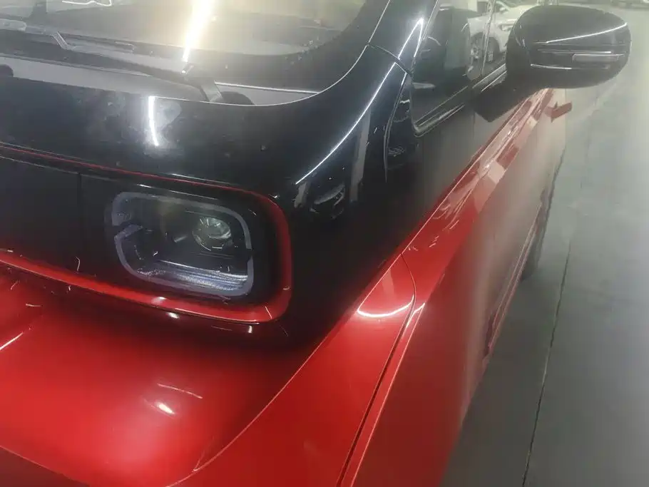 2020 Baojun E300