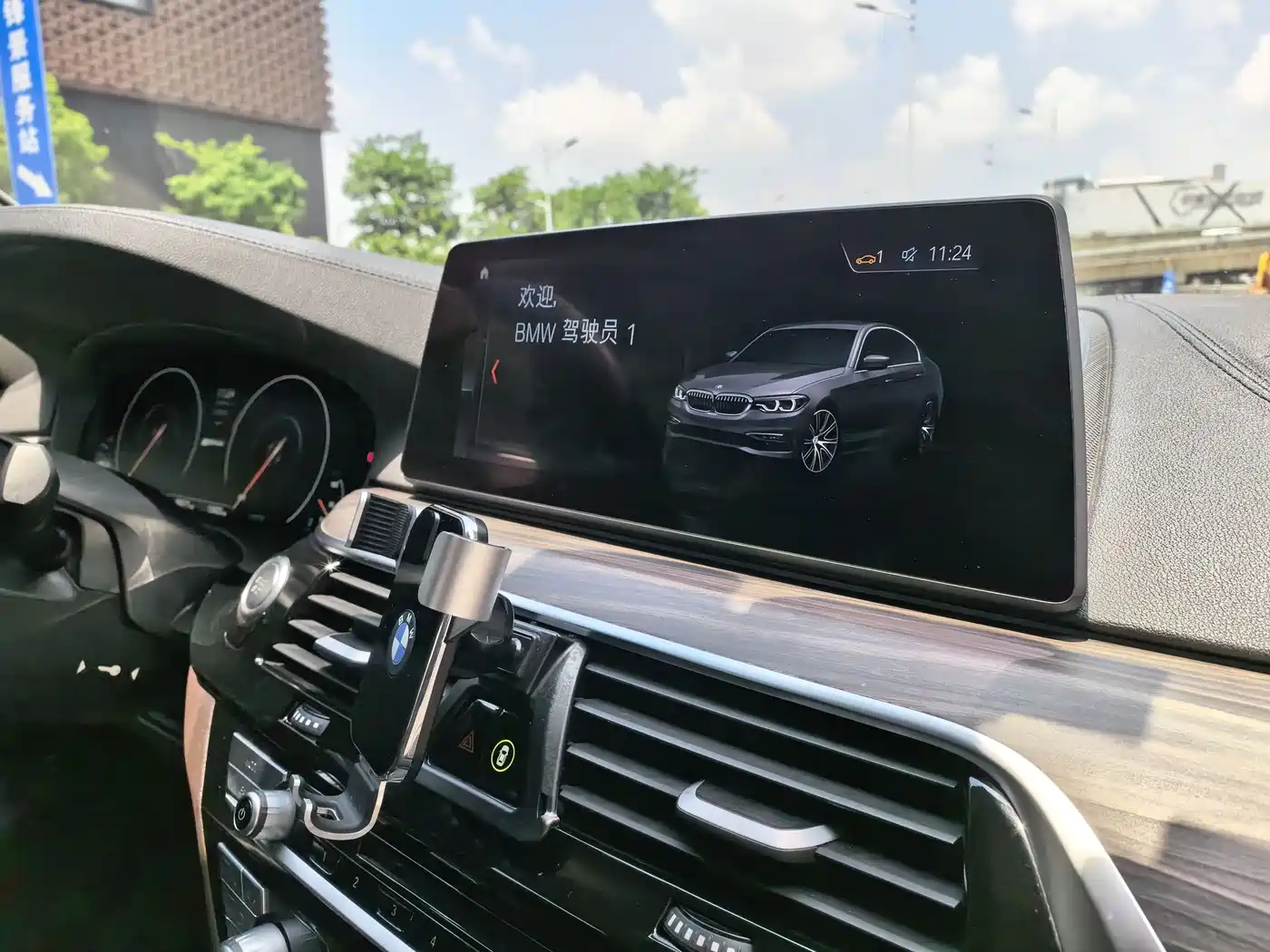 BMW 5 Series New Energy 2019 530Le Luxury Package фото 11