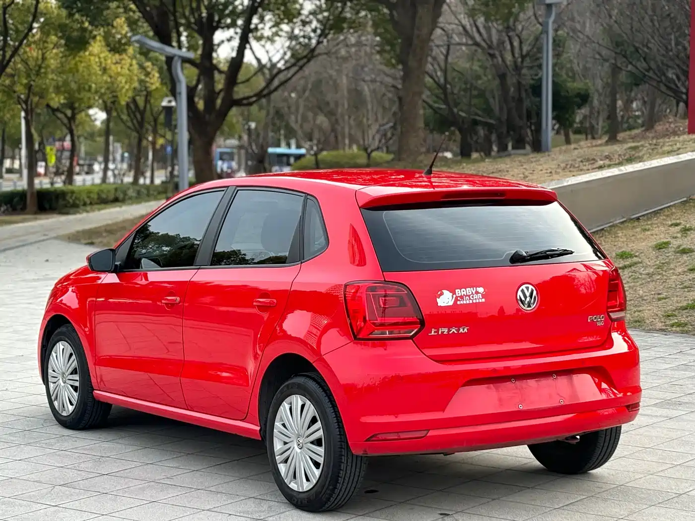 VOLKSWAGEN POLO