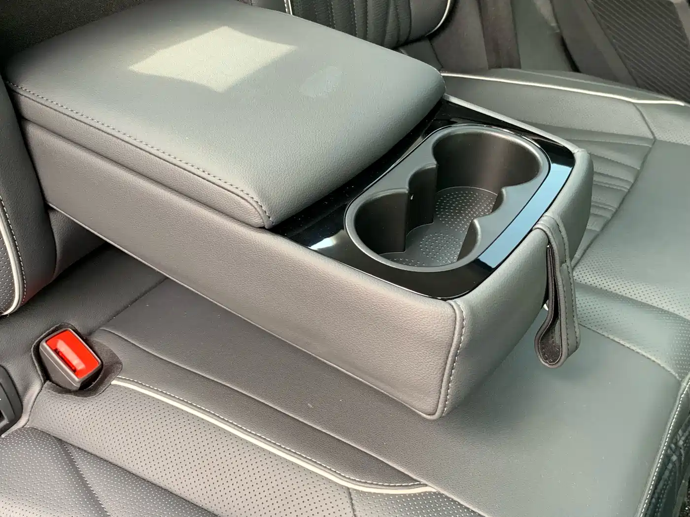 Volkswagen Passat 2023 330TSI Starlight Luxury Edition фото 28