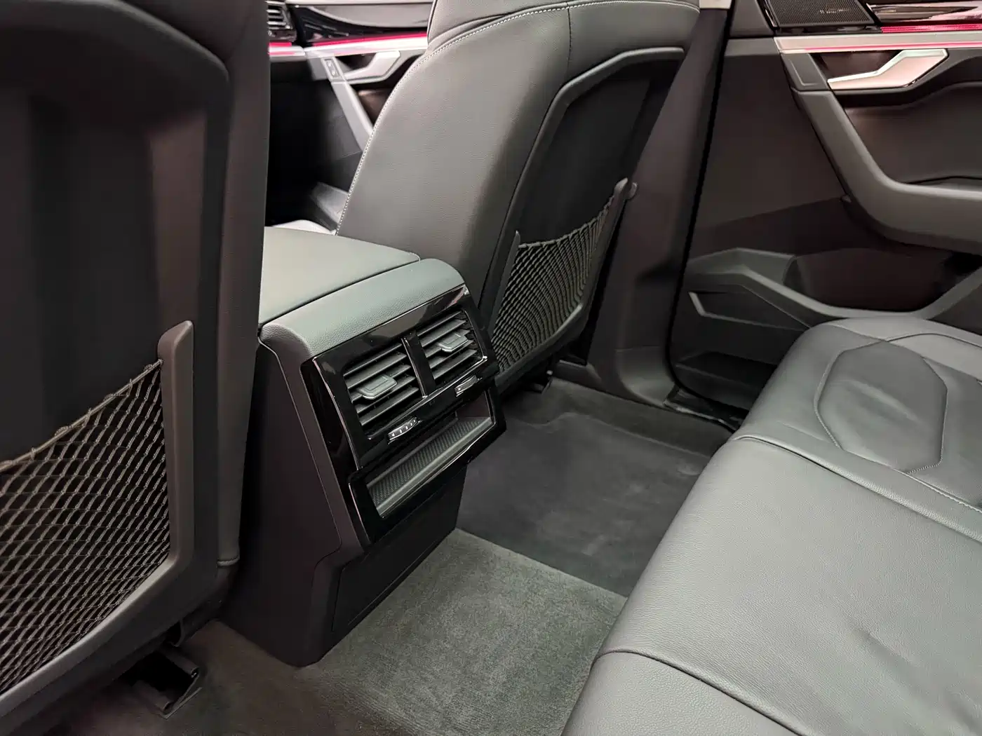 Volkswagen Touareg 2019 2.0TSI Sharp Wing Edition China VI фото 21