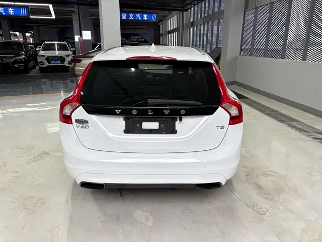 Volvo V60 2014 Model Year Facelift T5 Inscription — фото 5