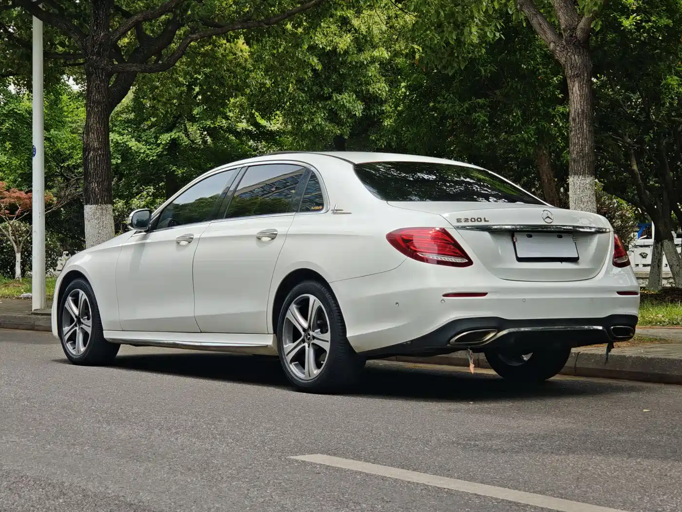 Mercedes-Benz E-Class 2018 E 200 L Sport фото 16