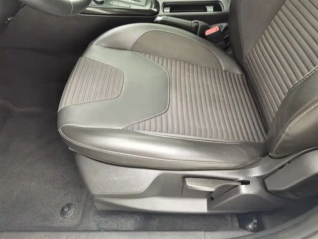 Фото 20 - Ford Focus