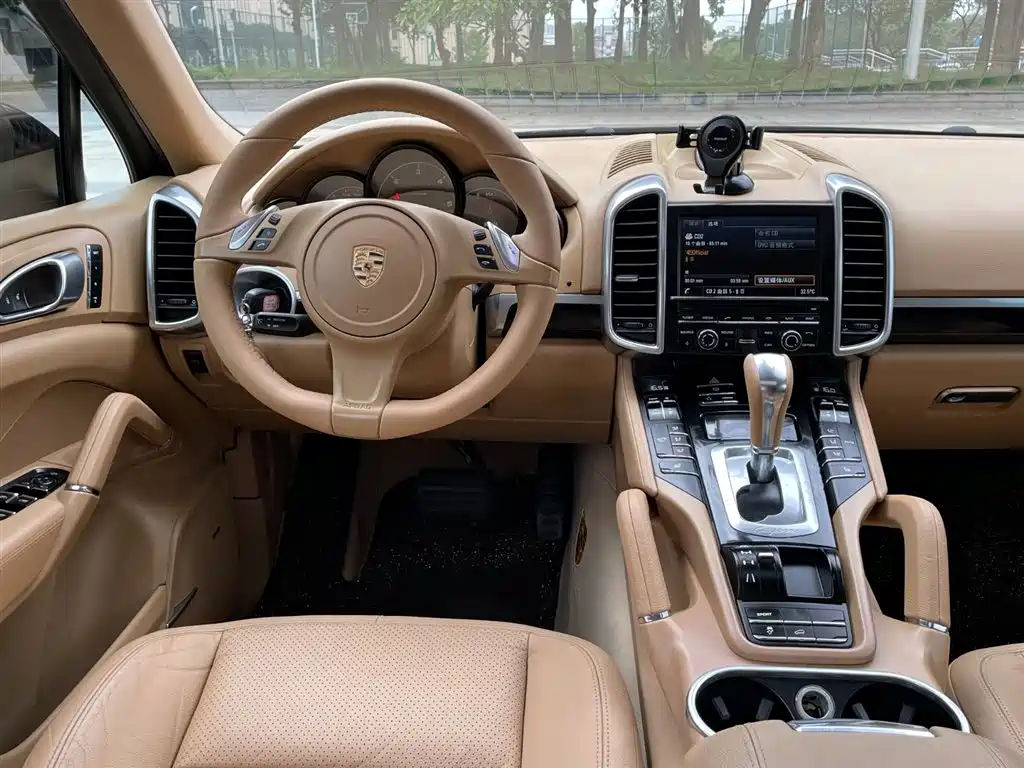 Porsche Cayenne фото 17