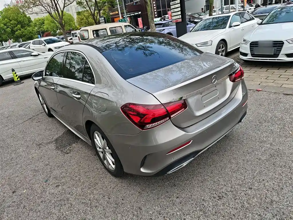 Mercedes-Benz A-Class 2021 A 200 L Sport Sedan Fashion Edition фото 23