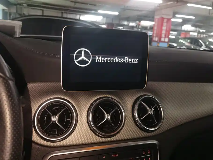 Mercedes-Benz GLA 2017 GLA 220 4MATIC Luxury фото 13