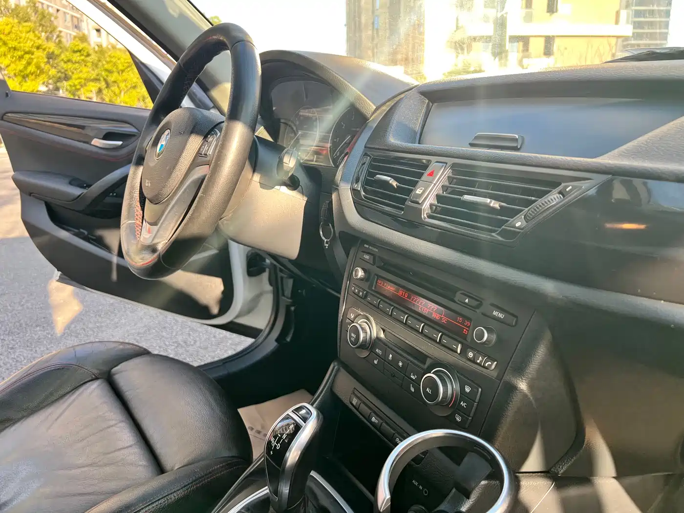 BMW X1 2013 sDrive20i Sport Design Package фото 12