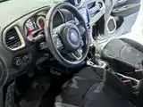 Photo 5 - Jeep Renegade