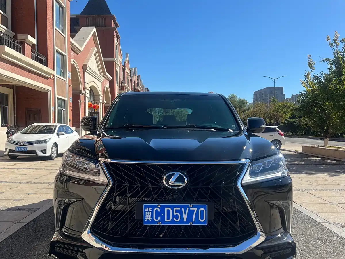 Фото 4 - Lexus LX