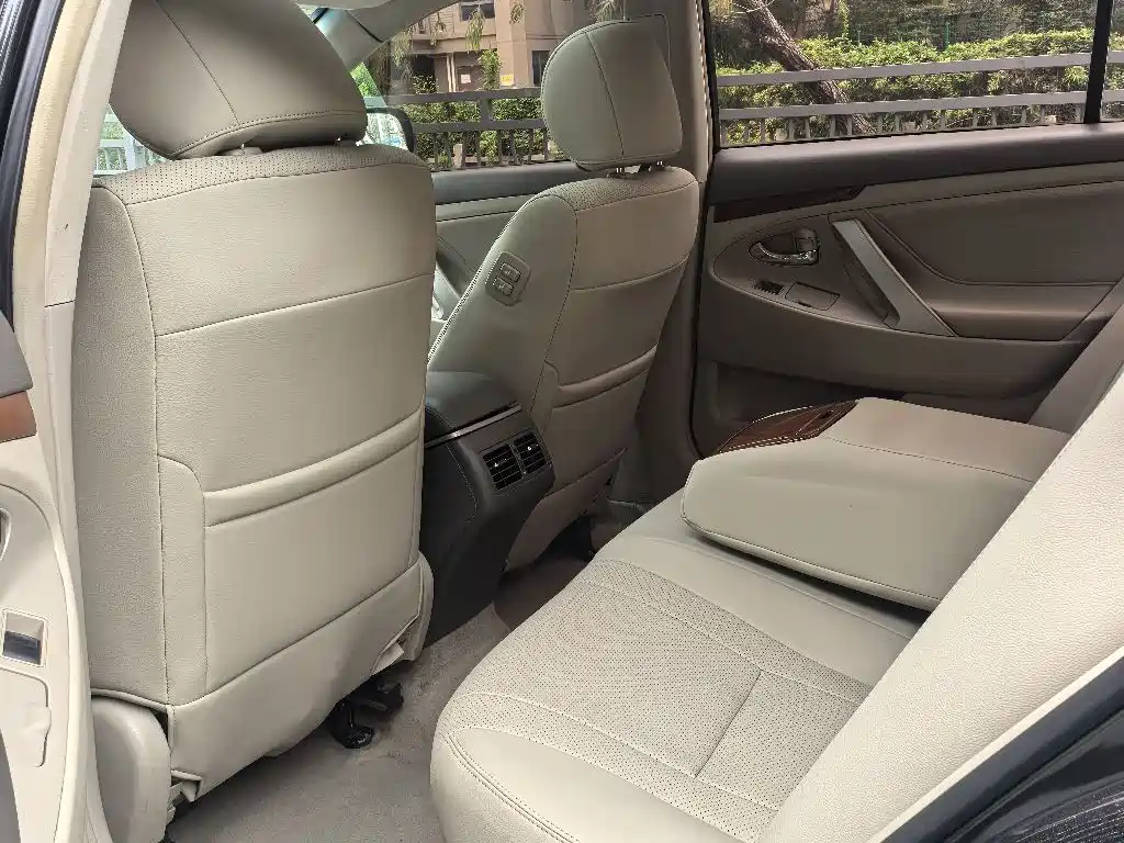Toyota Camry 2013 200G Classic Luxury Edition фото 7