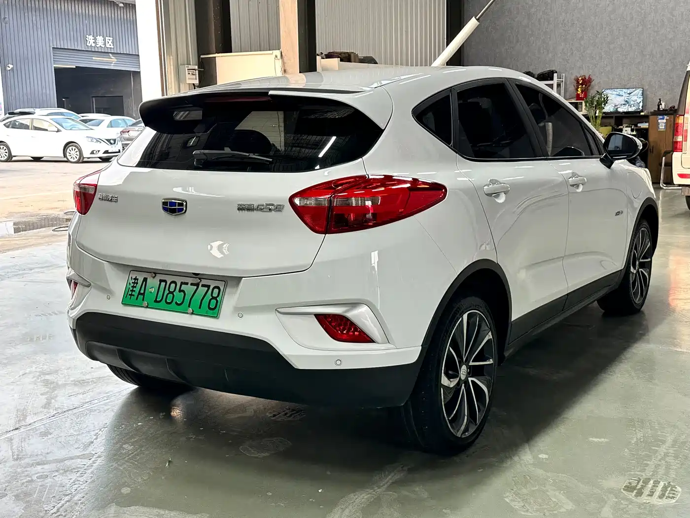 Geely Emgrand GSe 2018 2018 Leading Style