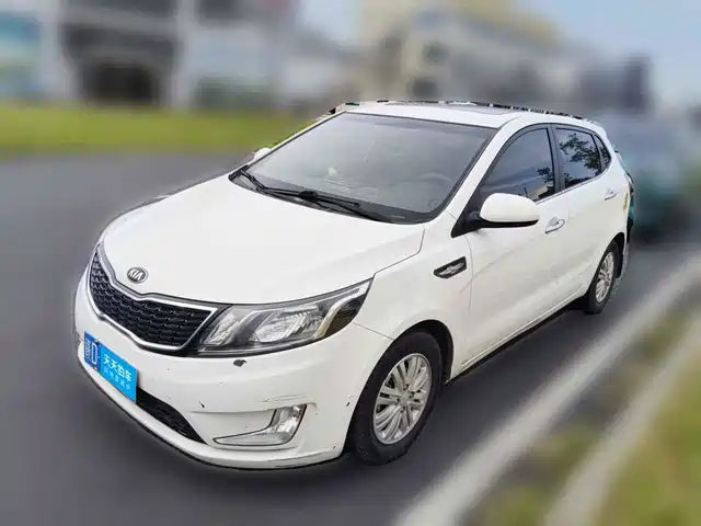 Kia K2 2012 Hatchback 1.4L AT Cool Commemorative Edition — фото 1