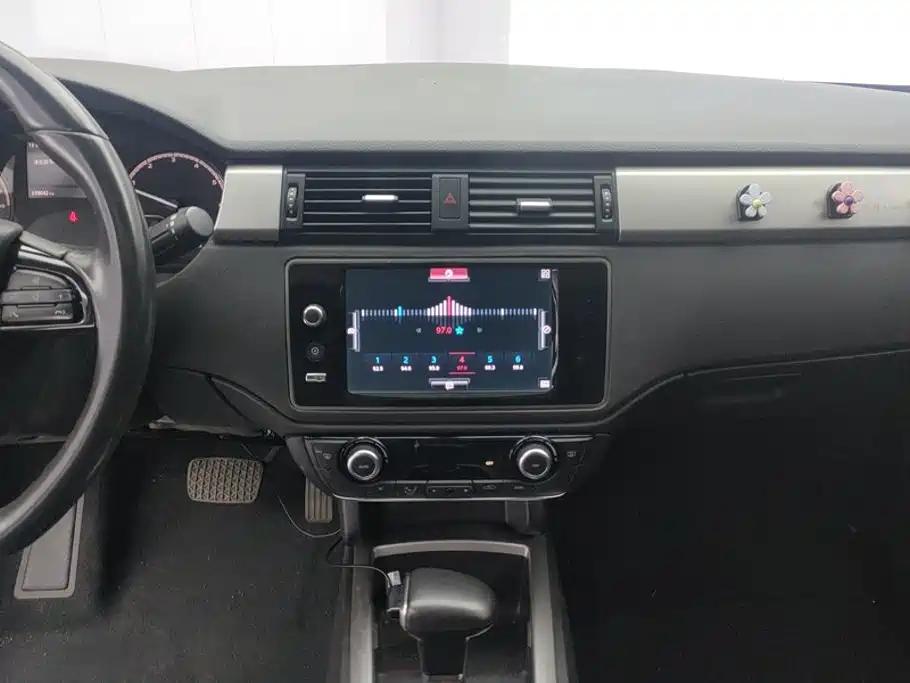 Qoros 3 2016 2016 Hatchback 1.6T Automatic Zhiku