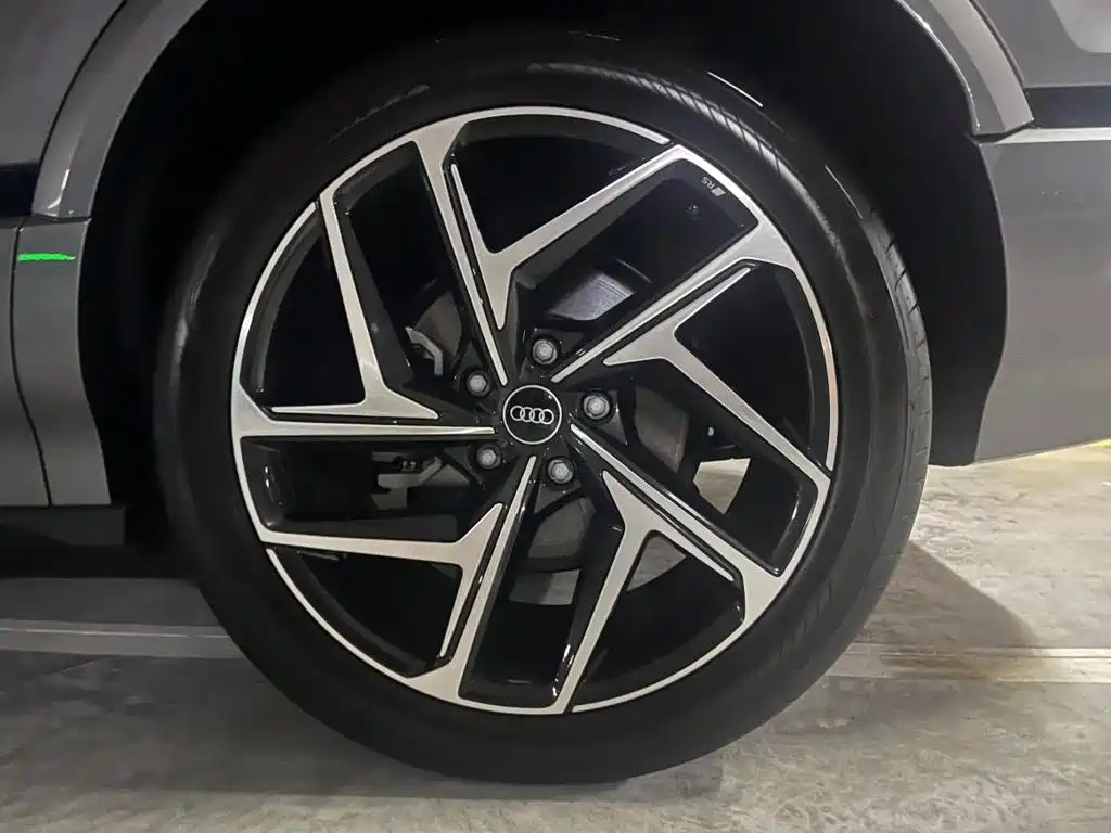 Фото 8 - Audi Q6L e-tron