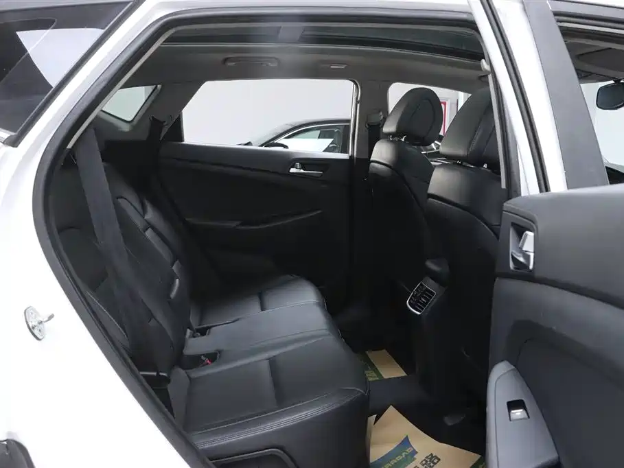 Hyundai Tucson 2015 1.6T Dual Clutch 2WD Smart фото 16