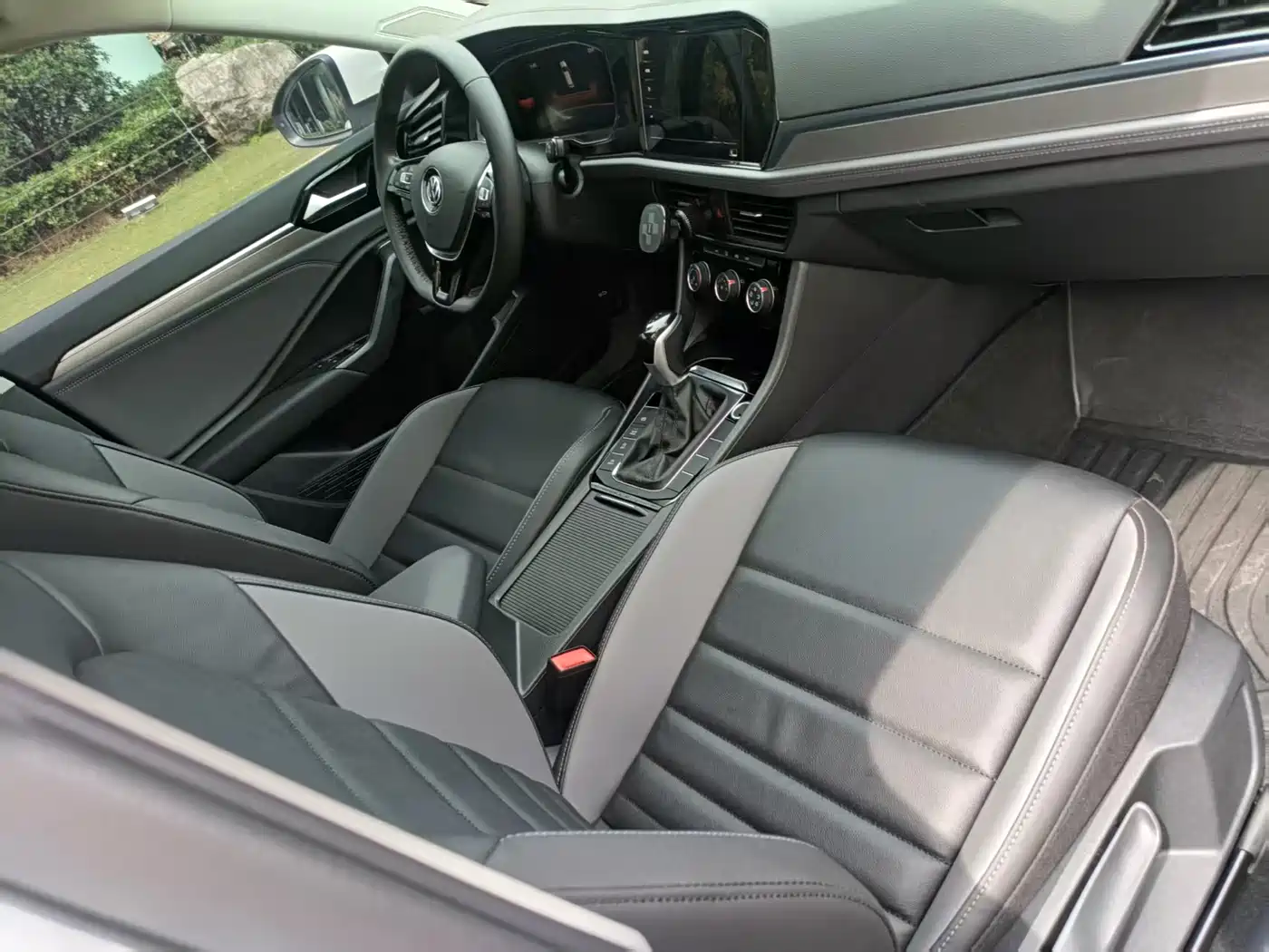 Volkswagen Sagitar 2022 280TSI DSG Surpassing Edition фото 11