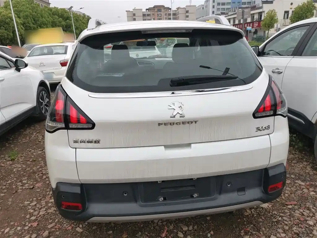 Peugeot 3008 2016 2.0L Automatic Classic Edition фото 4