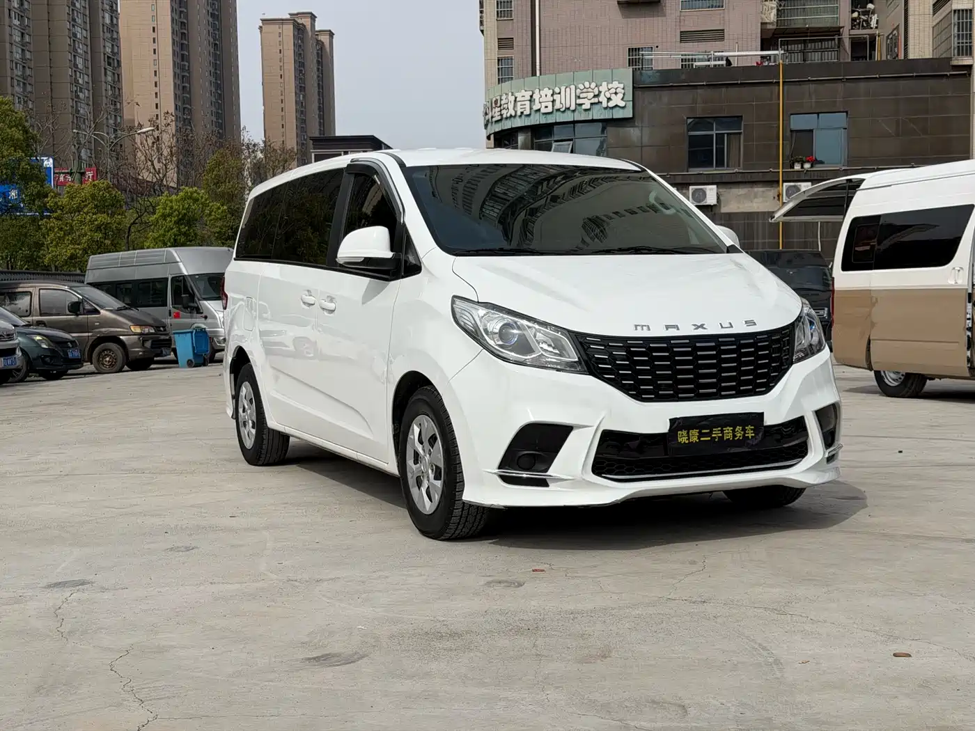 SAIC Maxus Maxus G10 2023 2.0T Manual Multi-function Edition Diesel 7-seater фото 3