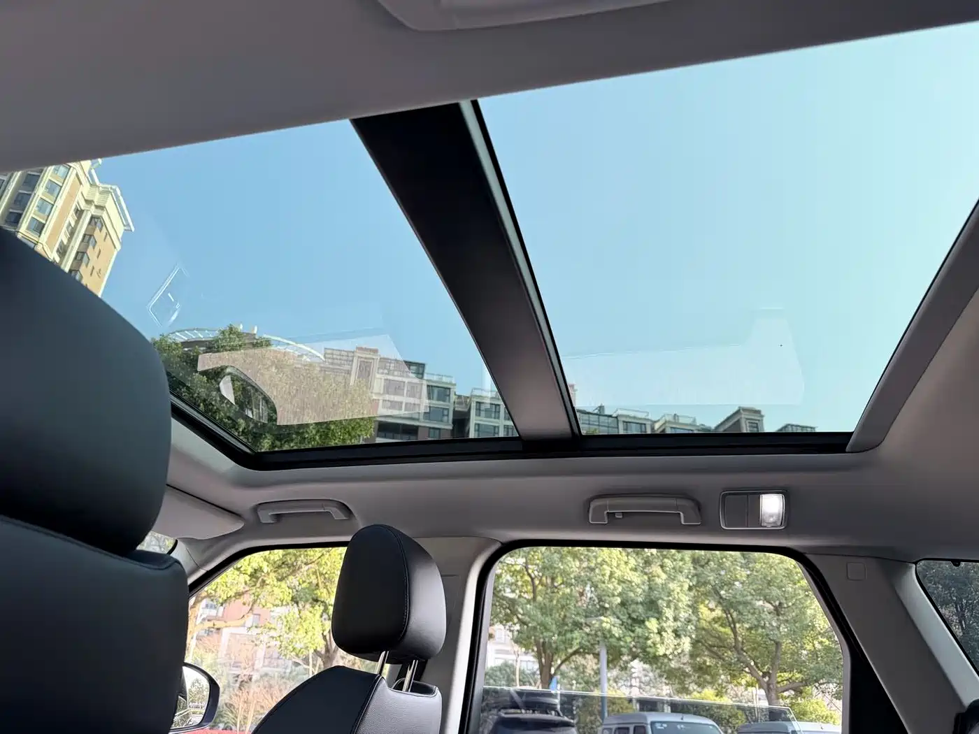 Land Rover Range Rover Sport 2016 Model 2.0 GTDi HSE фото 11