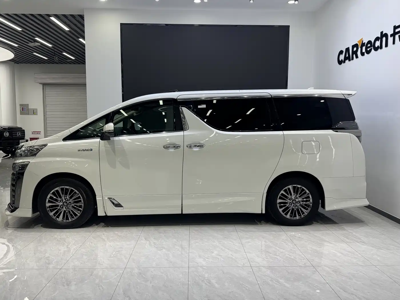 Toyota Vellfire 2023 2021 Crown Hybrid 2.5L HV Premium Edition
