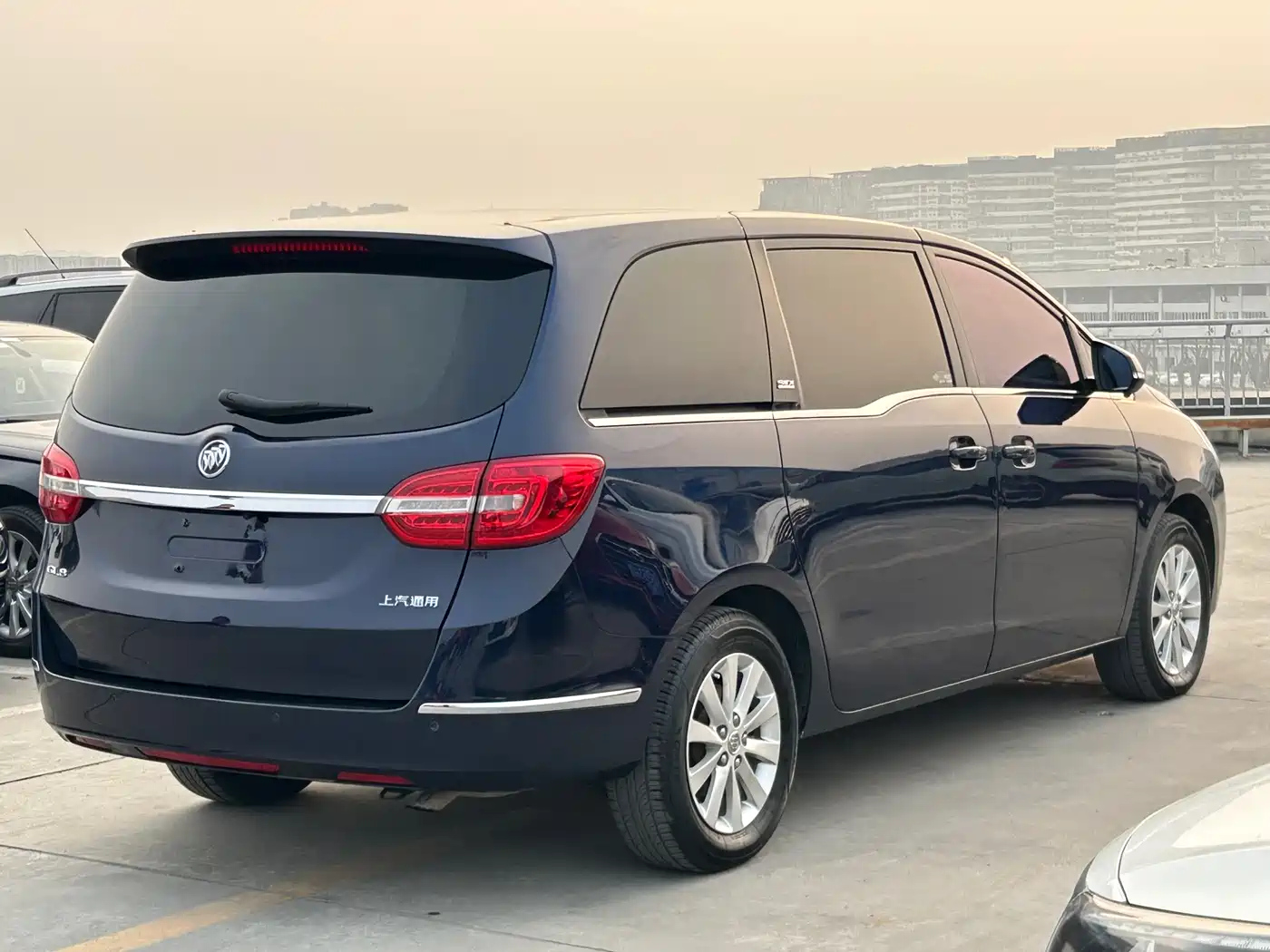 Buick GL8 2015 2.4L Luxury Business Exclusive Edition фото 4