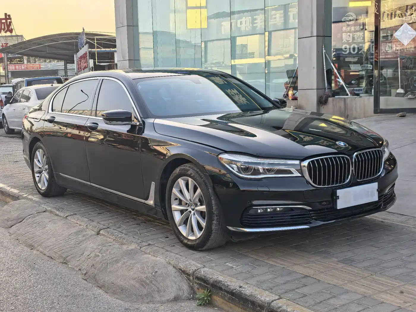 BMW 7 Series 2017 730Li Luxury Edition фото 3