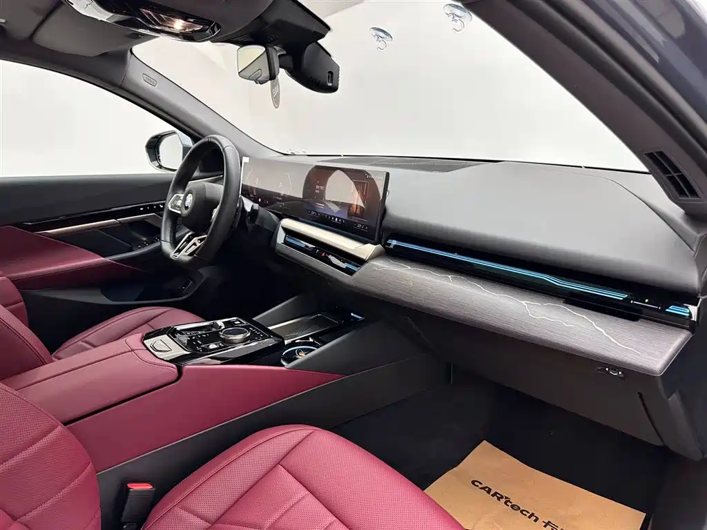 BMW 5 Series 2024 525Li M Sport Package фото 11
