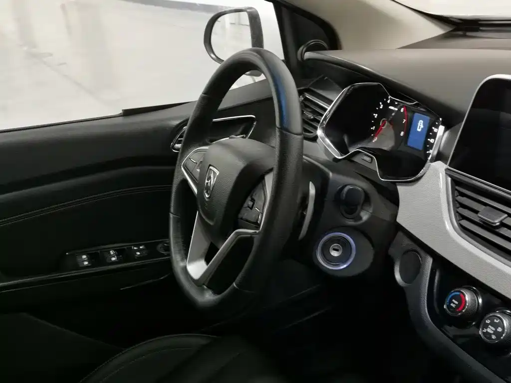 Фото 22 - Baojun 310W