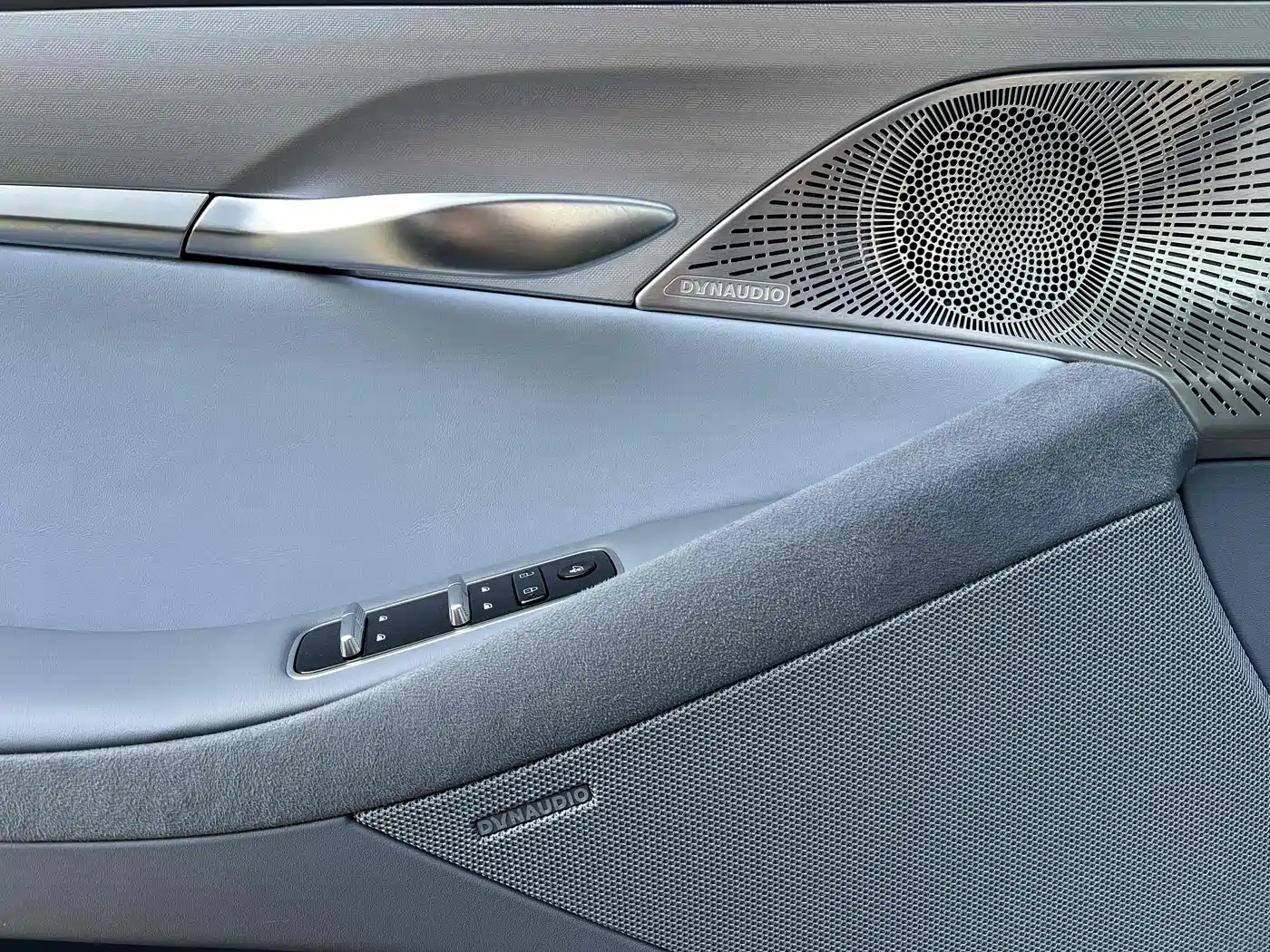 Voyah Auto VOYAH Zhuiguang 2023 4WD Flagship Edition фото 15