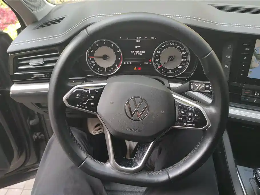VOLKSWAGEN TOUAREG