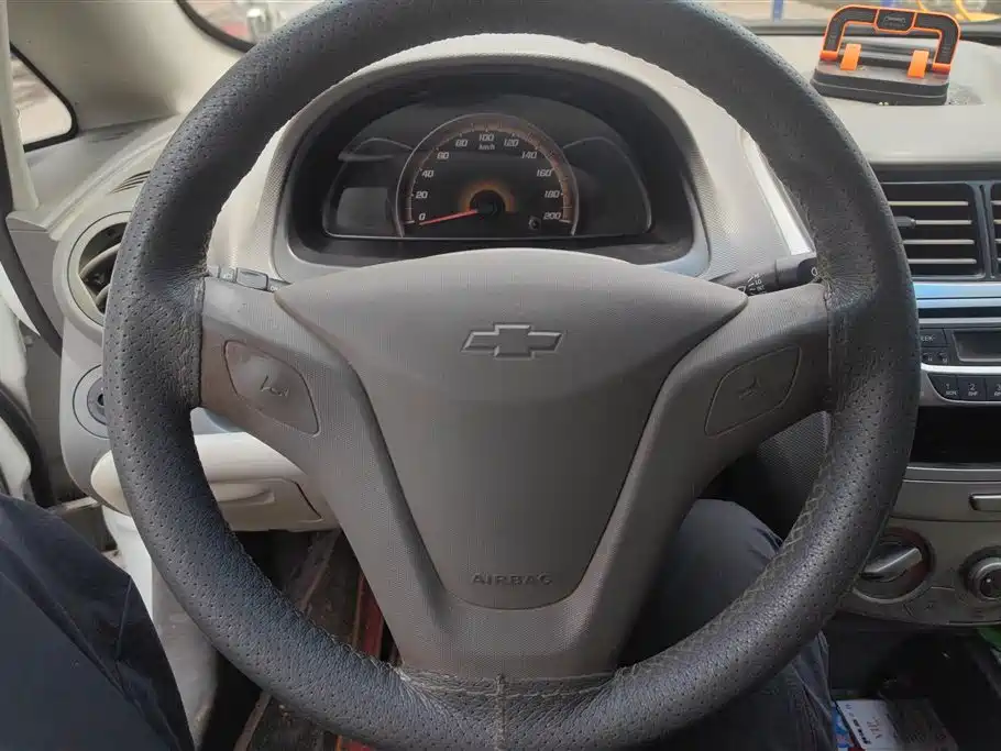 Chevrolet Sail 2011 Hatchback 1.4L Manual Happiness Edition фото 15
