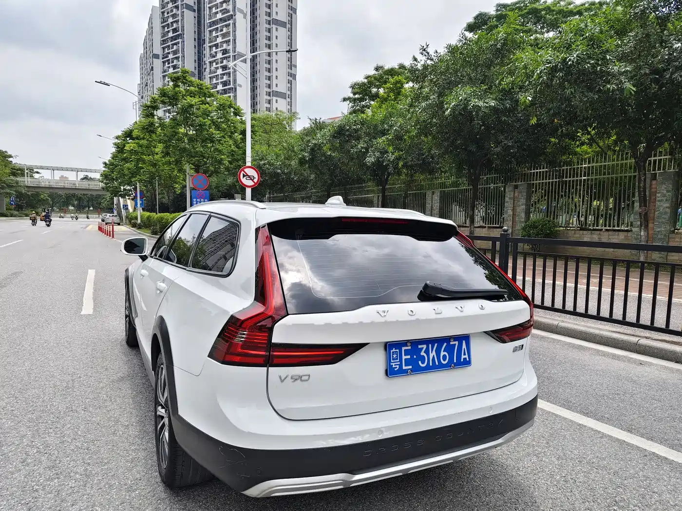 VOLVO V90